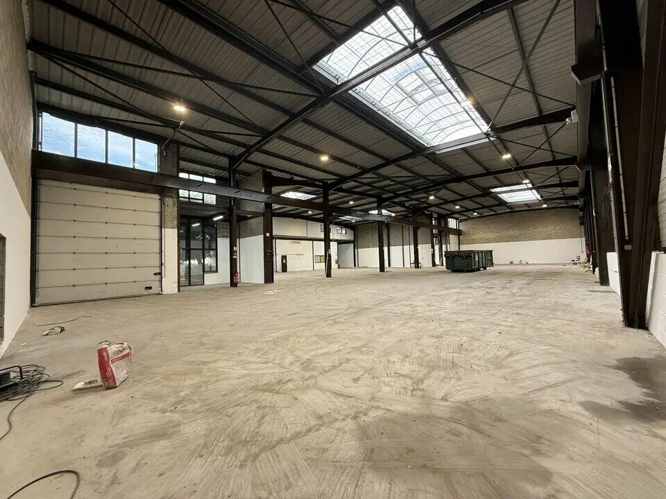 Flex in Le Thillay for lease Interior Photo- Image 1 of 11