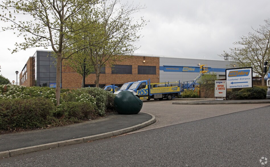 Ashbourne Way, Solihull à louer - Photo principale - Image 1 de 4