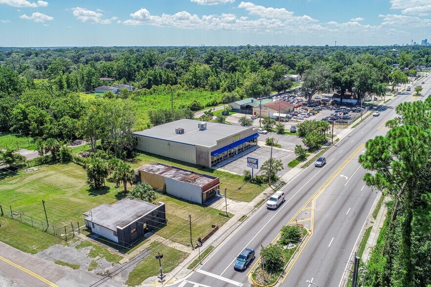 8807 Lem Turner Rd, Jacksonville, FL à vendre - Photo du bâtiment - Image 2 de 3