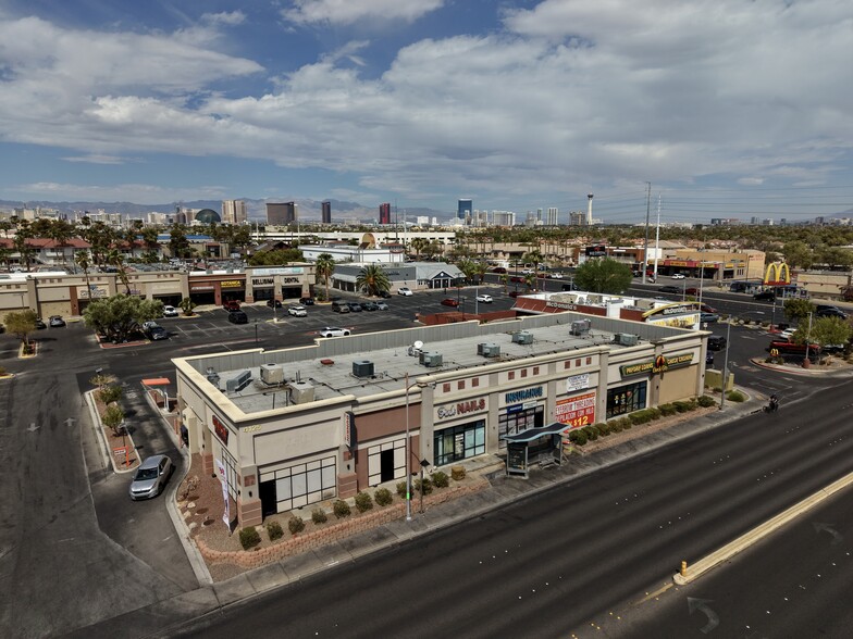 4131-4161 S Eastern Ave, Las Vegas, NV à louer - Photo du bâtiment - Image 3 de 12