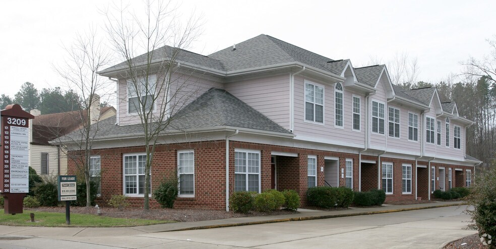 3209 Guess Rd, Durham, NC à louer - Photo du bâtiment - Image 2 de 5