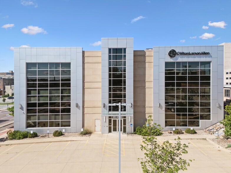 600 3rd Ave SE, Cedar Rapids, IA à vendre - Photo du bâtiment - Image 2 de 10