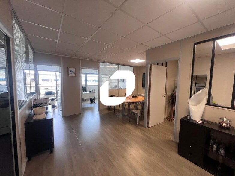 Office in Serris for lease - Building Photo - Image 2 of 10