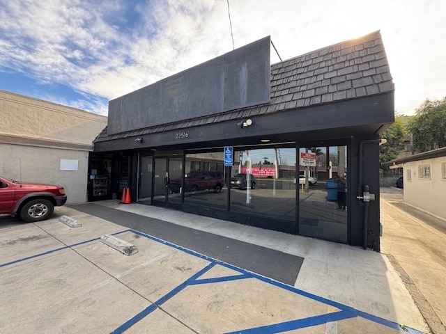 22516 Ventura Blvd, Woodland Hills, CA for sale - Building Photo - Image 3 of 19