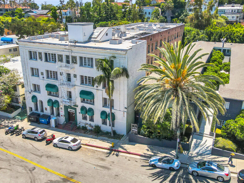 2017 Argyle Ave, Los Angeles, CA à vendre - Photo du bâtiment - Image 2 de 5