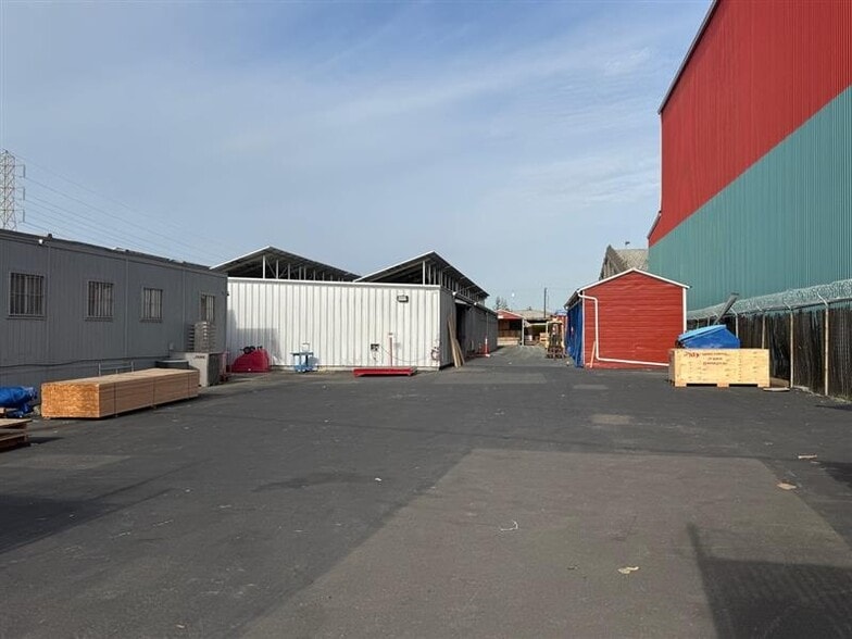711 Kevin Ct, Oakland, CA for lease - Building Photo - Image 2 of 4