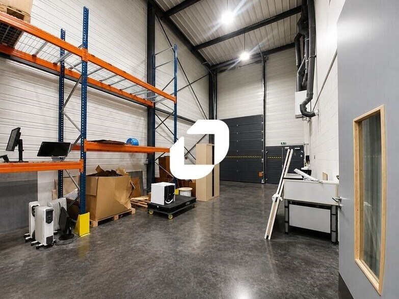 Flex in Méré for lease - Interior Photo - Image 1 of 9