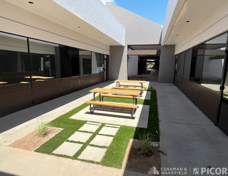 2802-2990 N Campbell Ave, Tucson, AZ à louer - Photo du bâtiment - Image 2 de 2