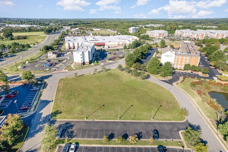 1068-1076 Hospitality Ln, Fredericksburg, VA for sale - Building Photo - Image 3 of 10