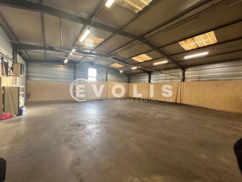 Office in Arnas for lease - Interior Photo - Image 2 of 7