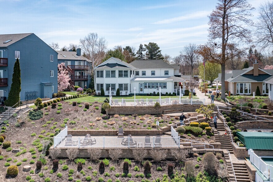 5653 Lake Rd, Geneva, OH à vendre - Photo du bâtiment - Image 3 de 16