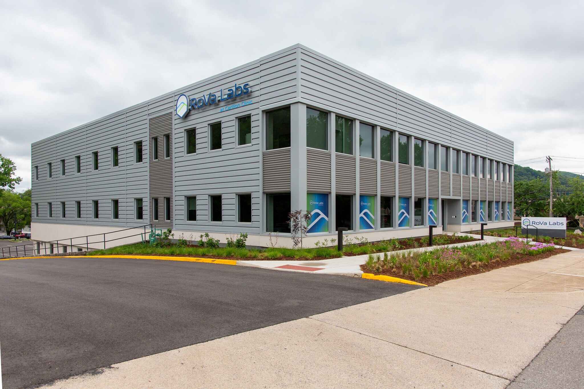 1030 S Jefferson St, Roanoke, VA for lease Building Photo- Image 1 of 15