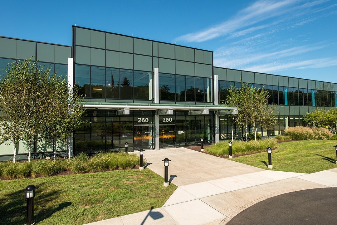 260 Long Ridge Rd, Stamford, CT à louer Photo du bâtiment- Image 1 de 11