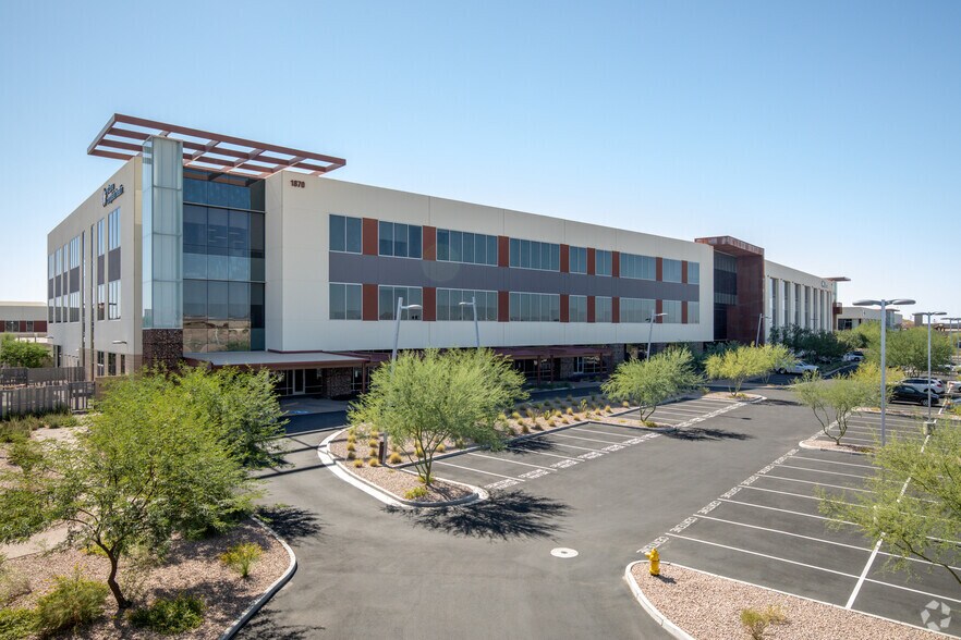 1870 W Rio Salado Pky, Tempe, AZ à louer - Photo du bâtiment - Image 2 de 11