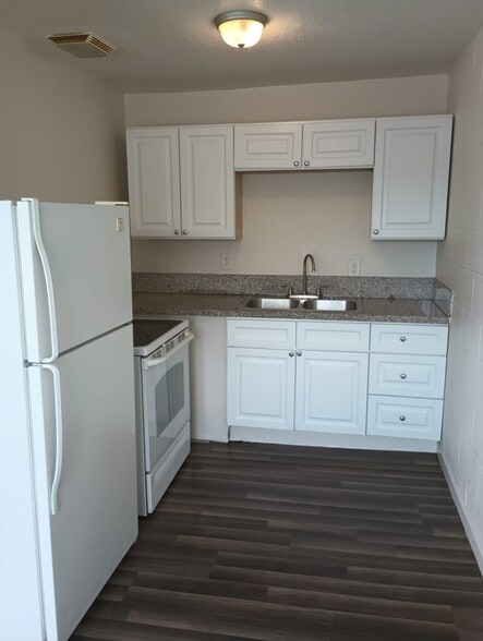 2524 McCarran St, North Las Vegas, NV for sale - Interior Photo - Image 3 of 7