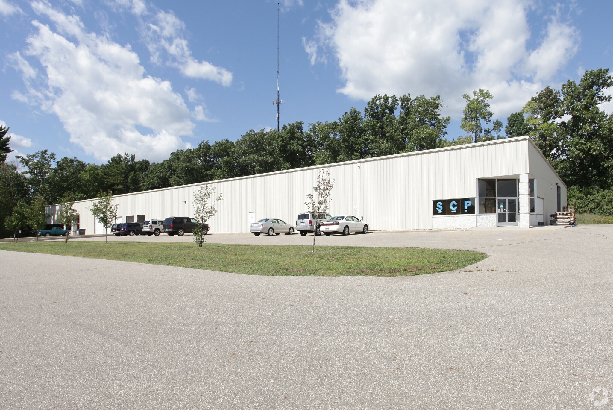 8213 Neptune Dr, Kalamazoo, MI for lease Primary Photo- Image 1 of 24