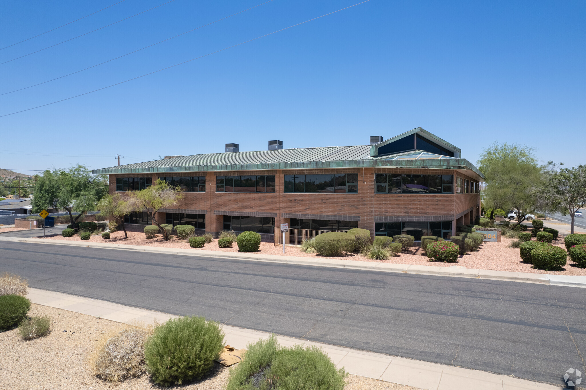 14804 N Cave Creek Rd, Phoenix, AZ à louer Photo du bâtiment- Image 1 de 24