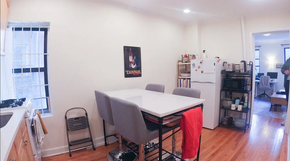 502 E 12th St, New York, NY for sale - Interior Photo - Image 2 of 5