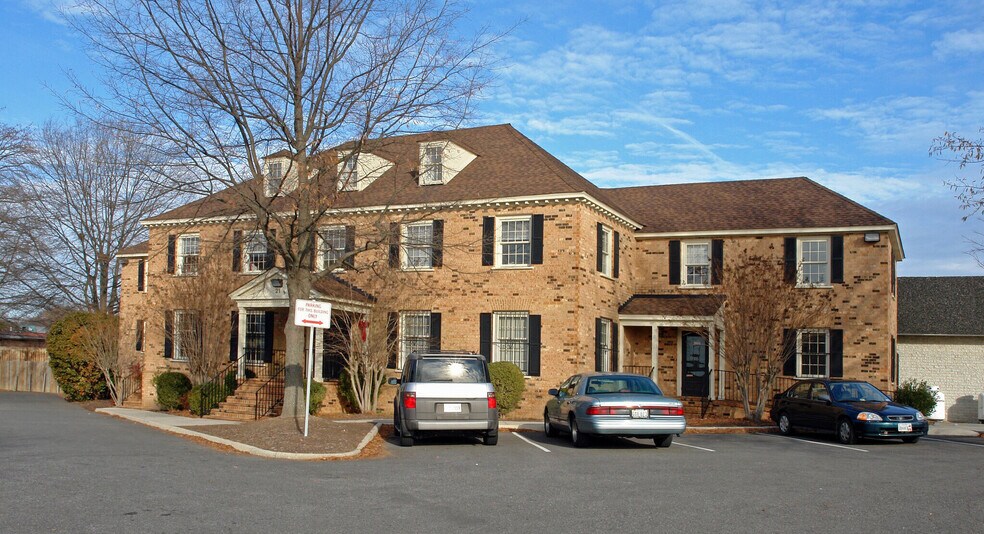 21 Walnut Blvd, Petersburg, VA à louer - Photo principale - Image 1 de 11