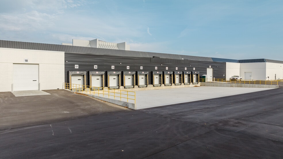 3701 S Main St, Elkhart, IN for lease - Building Photo - Image 3 of 10