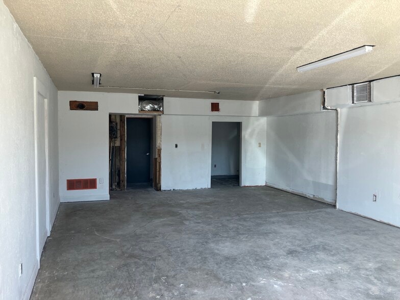 12691-12695 Mcgregor Blvd, Fort Myers, FL for lease - Interior Photo - Image 3 of 16