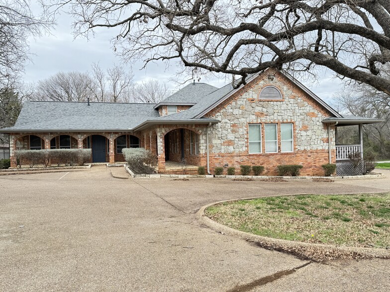 703 S Main St, Lake Dallas, TX for sale - Building Photo - Image 1 of 23