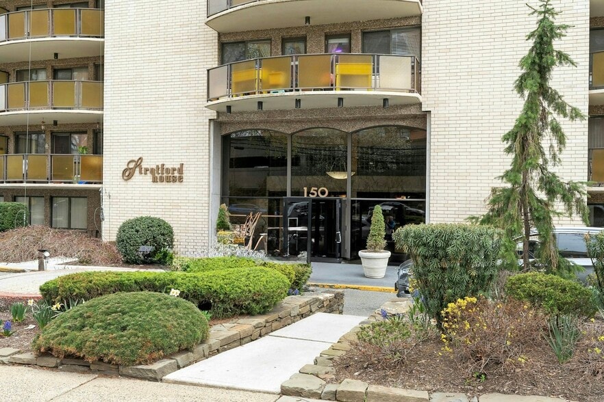 150 Overlook Ave, Hackensack, NJ for sale - Building Photo - Image 2 of 12