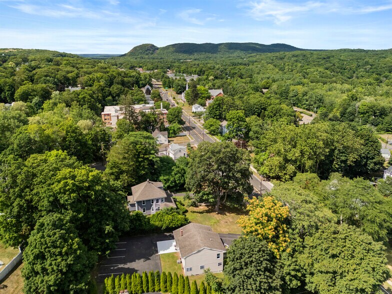 2764 Whitney Ave, Hamden, CT à vendre - Photo du bâtiment - Image 2 de 30