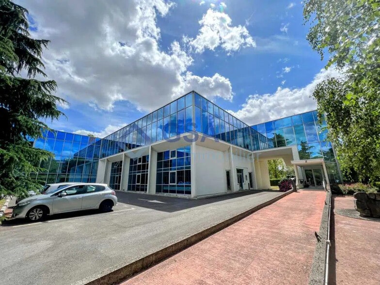 Flex in Évry-Courcouronnes for lease - Building Photo - Image 3 of 9