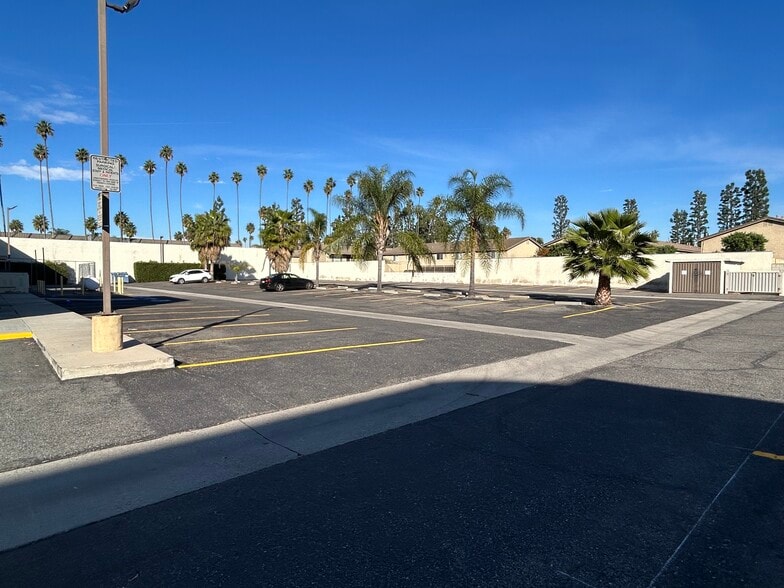 DaVita Dialysis Anchored Value Add portefeuille de 2 propriétés à vendre sur LoopNet.ca - Photo du bâtiment - Image 3 de 4