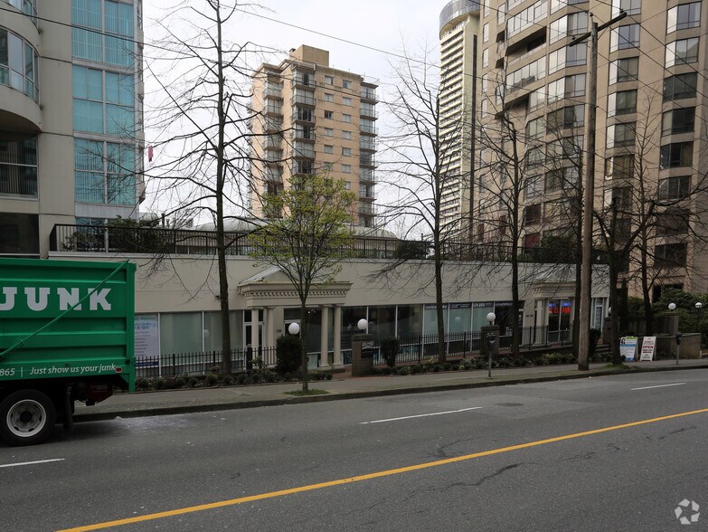 1308-1338 Alberni St, Vancouver, BC à louer - Photo du bâtiment - Image 2 de 2
