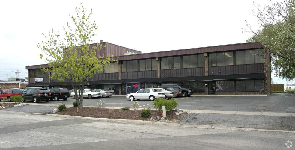 9525 S 79th Ave, Hickory Hills, IL for lease - Building Photo - Image 2 of 27