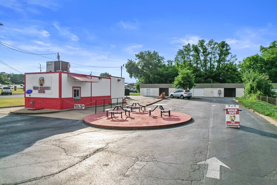 1365 E Andrew Johnson Hwy, Greeneville, TN for sale - Building Photo - Image 1 of 1