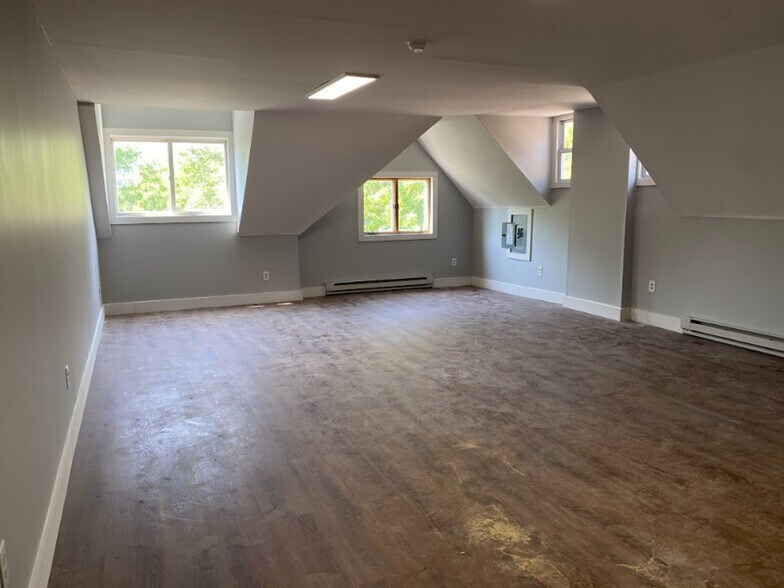 32 Seminary Ave, Binghamton, NY à vendre - Photo du bâtiment - Image 2 de 11