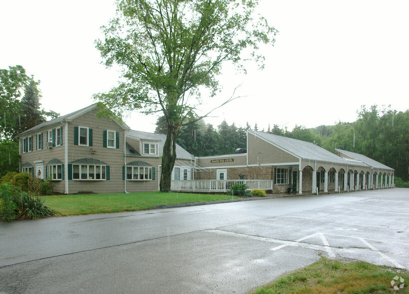 546 Main St, Hampden, MA à vendre - Photo principale - Image 1 de 1