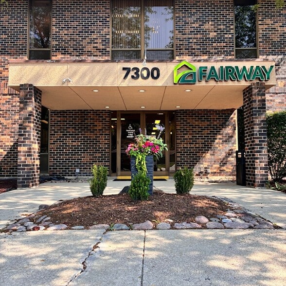 7250 W College Dr, Palos Heights, IL for lease - Building Photo - Image 1 of 6