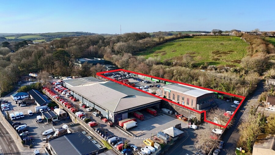 Harvey Rd, Truro à vendre - Photo du bâtiment - Image 2 de 7