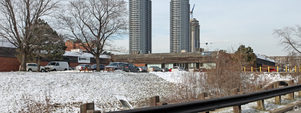 2220 Midland Ave, Toronto, ON à vendre - Photo du bâtiment - Image 2 de 2