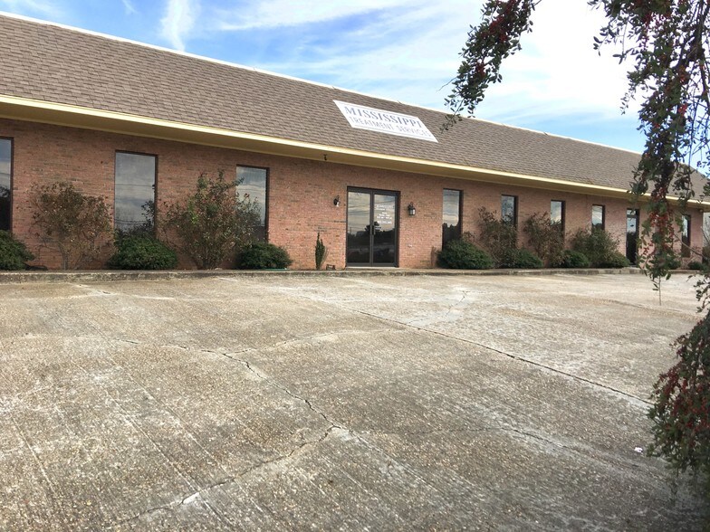 1523-1529 Cliff Gookin Blvd, Tupelo, MS à louer - Photo du bâtiment - Image 2 de 17