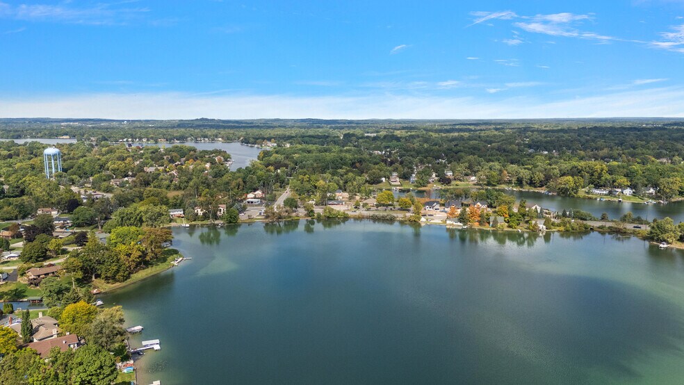 2974 W Walton Blvd, Waterford, MI à vendre - Photo du bâtiment - Image 3 de 6