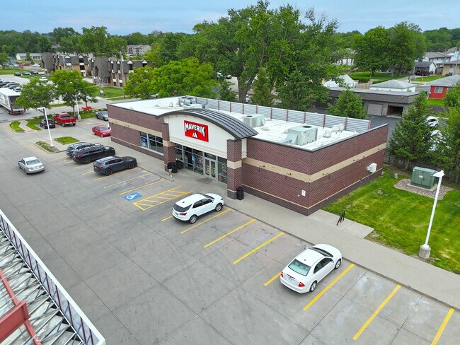 More details for 1725 NW 86th St, Clive, IA - Retail for Sale