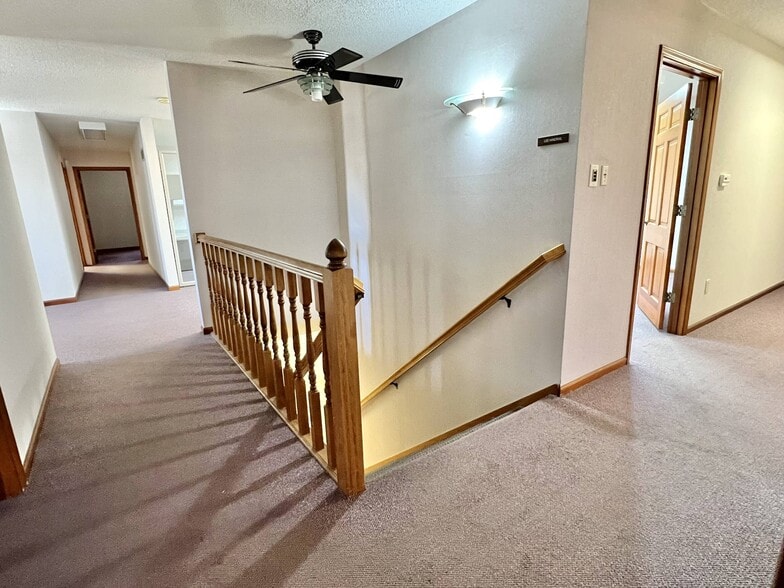 4015 SW 21st St, Topeka, KS à louer - Photo du bâtiment - Image 3 de 15