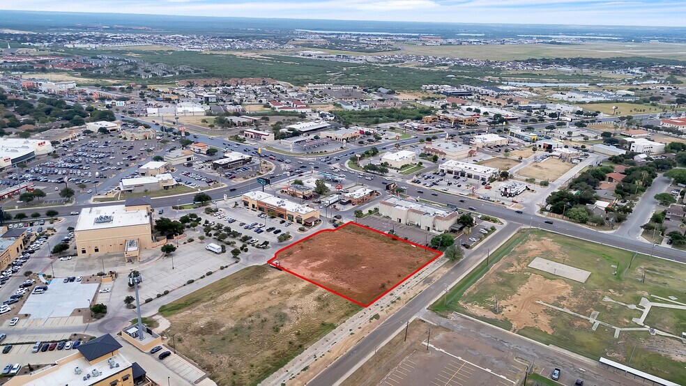 7718 McPherson Rd, Laredo, TX à vendre - Aérien - Image 2 de 21
