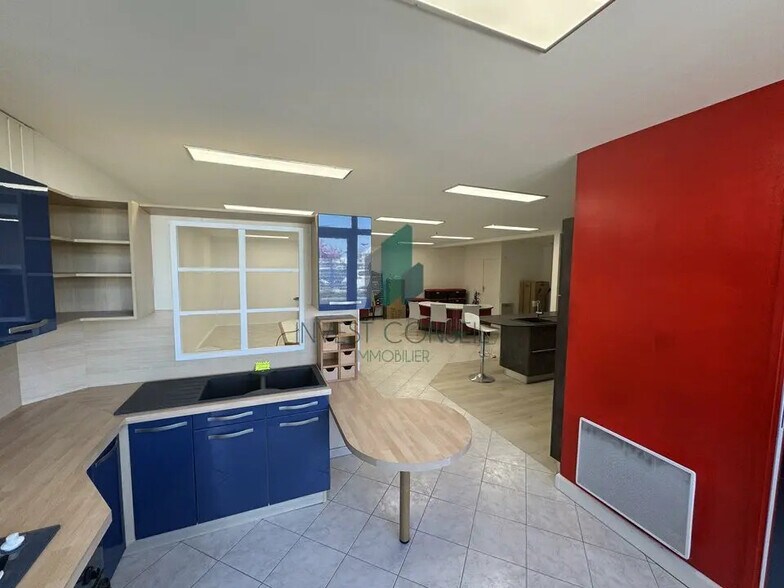 Commerce de détail dans Conflans-Sainte-Honorine à louer - Photo du bâtiment - Image 2 de 17