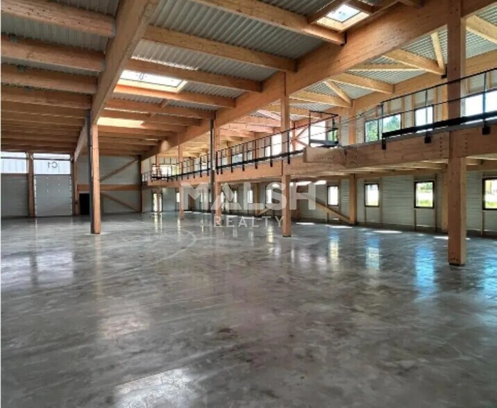 Flex in Tarare for lease - Interior Photo - Image 2 of 17