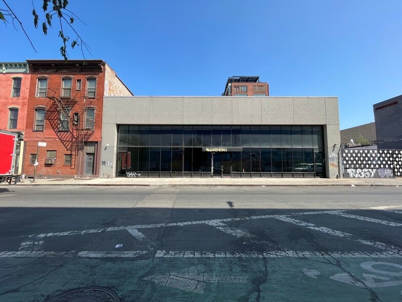 55 Kent Ave, Brooklyn, NY à louer - Photo du bâtiment - Image 2 de 7