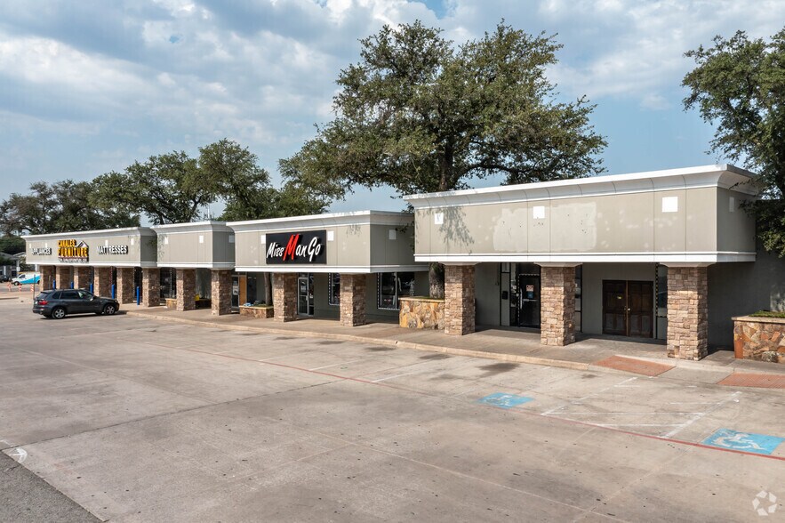 7879 Spring Valley Rd, Dallas, TX à louer - Photo du bâtiment - Image 3 de 7
