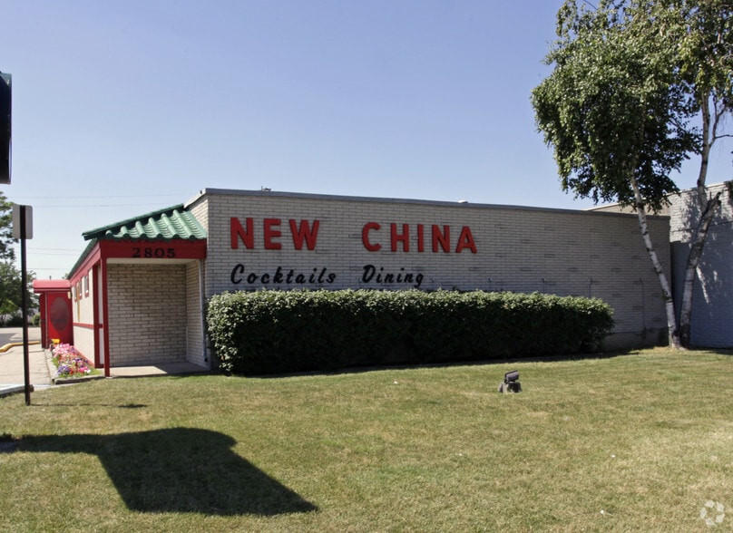 2805 W Maple Rd, Troy, MI for sale - Primary Photo - Image 1 of 5