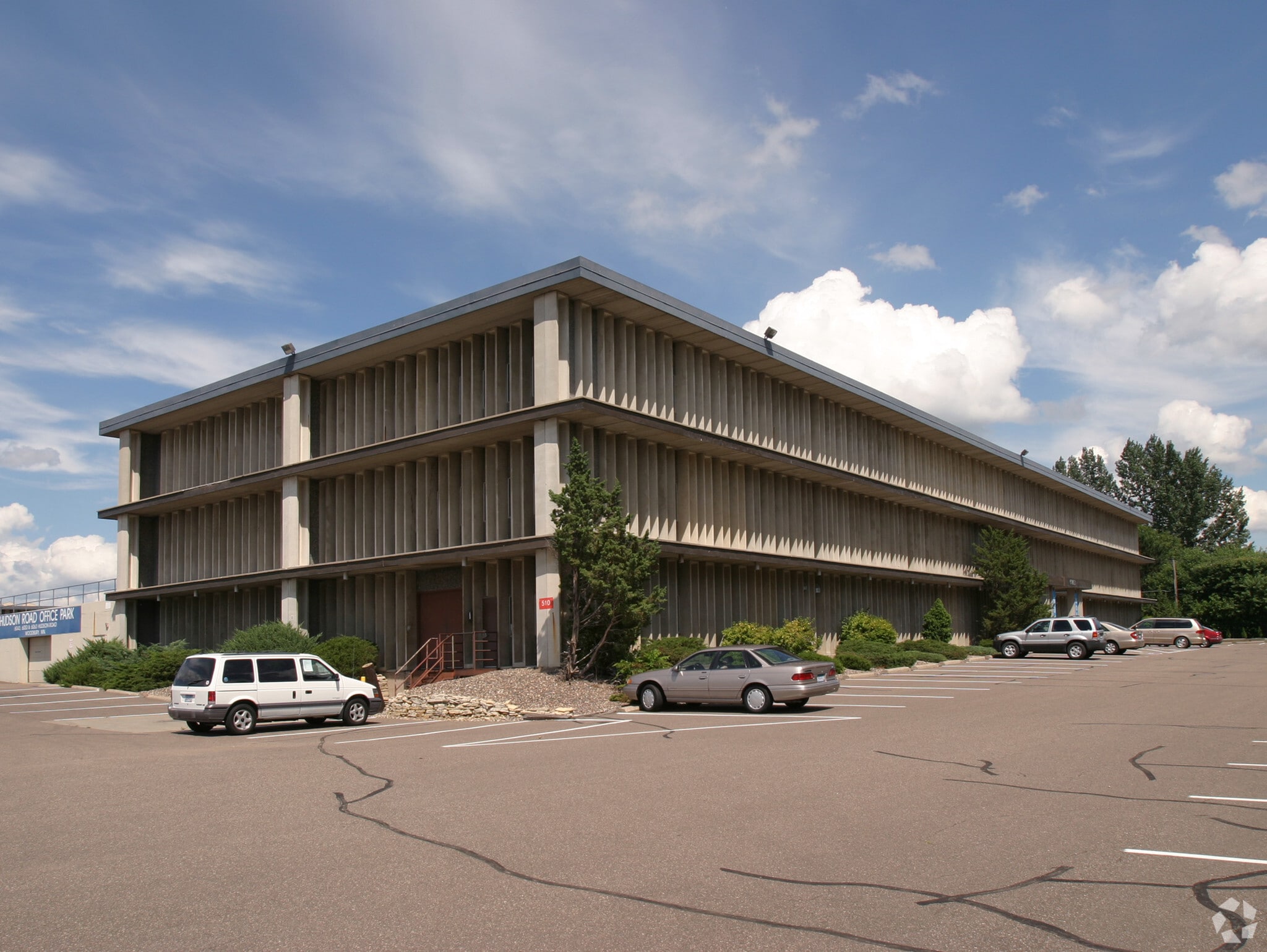 6053 Hudson Rd, Woodbury, MN for lease Building Photo- Image 1 of 2