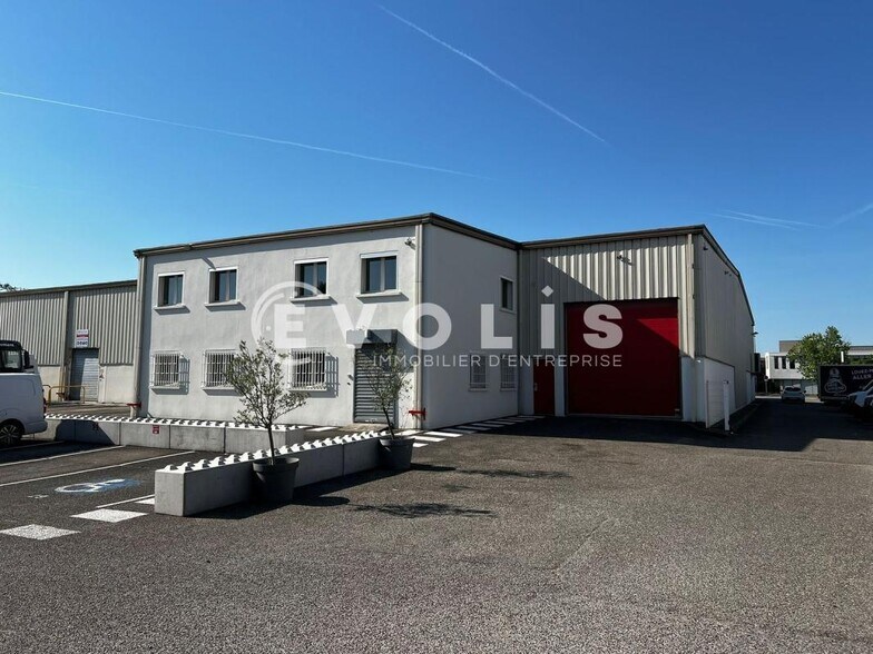 33 Avenue Des Frères Montgolfier, Chassieu à louer - Photo du bâtiment - Image 1 de 10